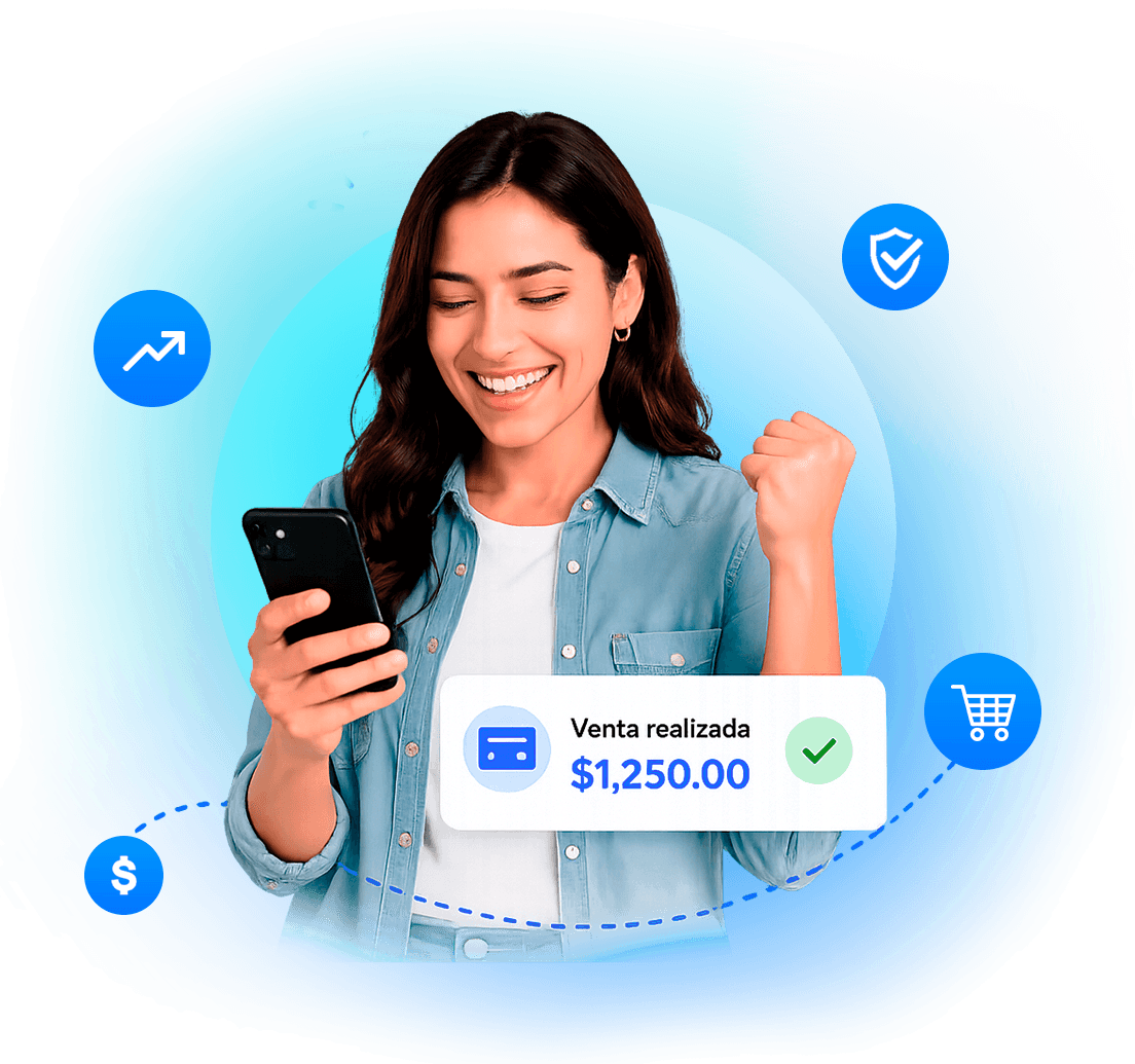 Persona sonriendo con celular en mano tras una venta aprobada